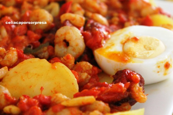 ensalada de pimientos asados, patatas y gambas al ajillo1