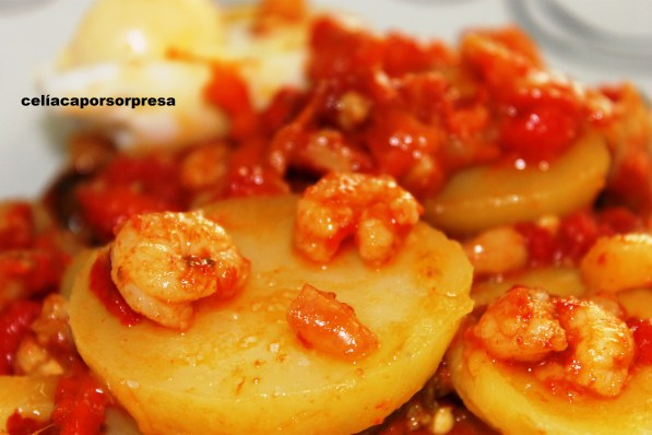ensalada de pimientos asados, patatas y gambas al ajillo2