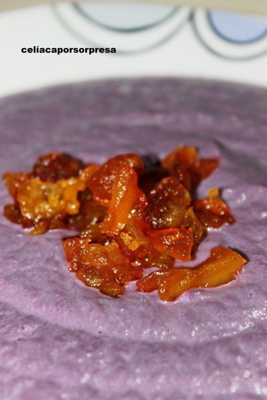 crema-de-lombarda-con-manzana-caramelizada-de-cerca