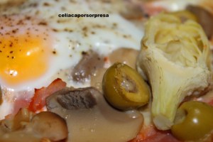 pizza-caprichosa-con-tortitas-de-maiz-zoom-de-cerca