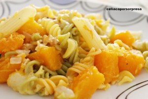 pasta-con-calabaza-nueces-y-queso-curado-de-cerca-sin-gluten
