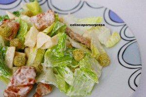 ensalada-cesar-con-pavo-a-la-plancha-de-cerca