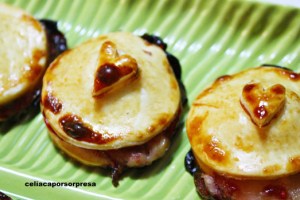 hojaldritos-de-queso-brie-con-mermelada-de-frambuesa