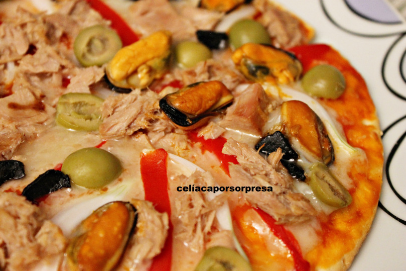 pizza-cantabrica-con-ajo-negro-de-cerca