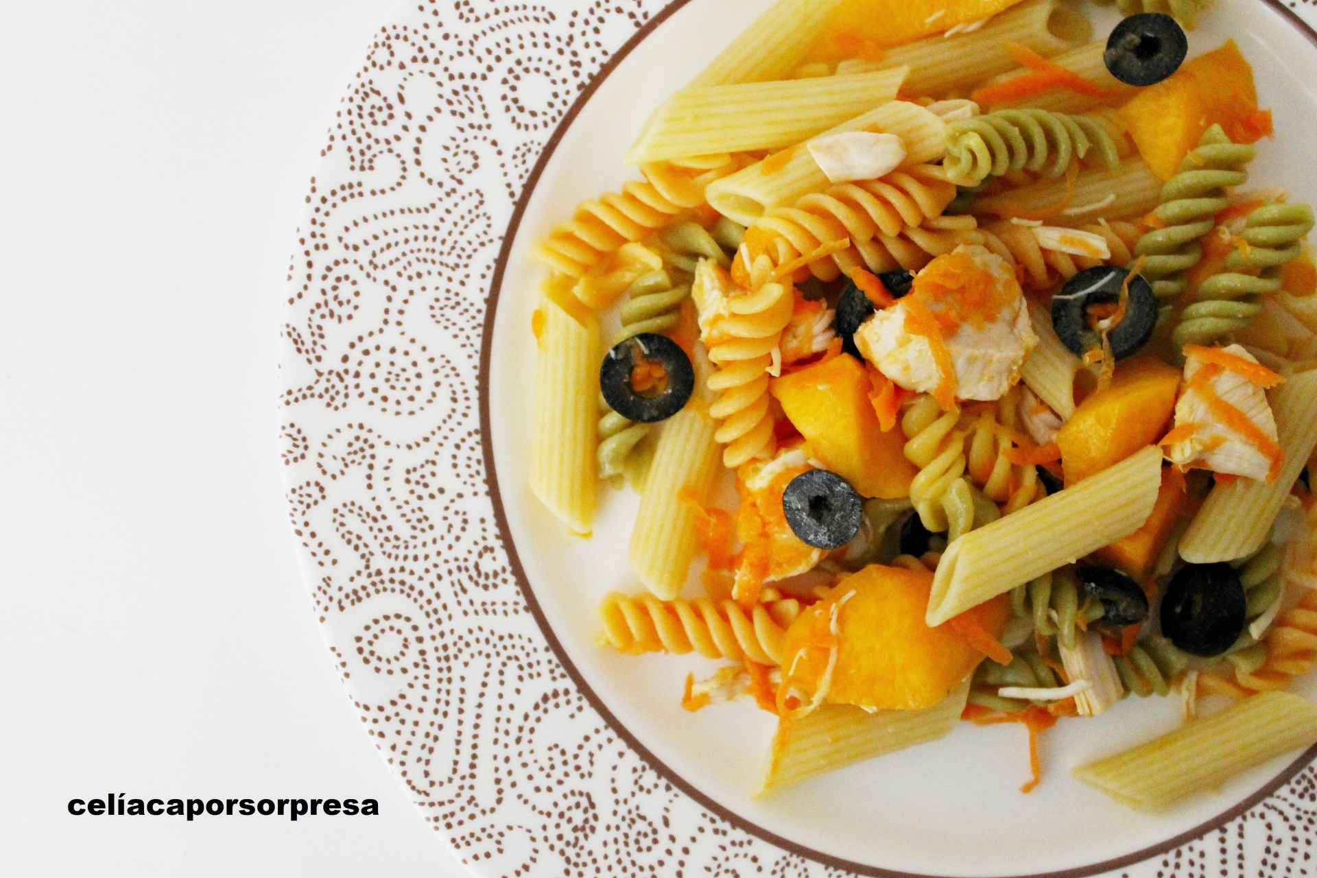 ensalada-de-pasta-con-pollo-y-melocoton