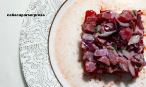 atun-marinado-con-tomate-rosa-desde-arriba