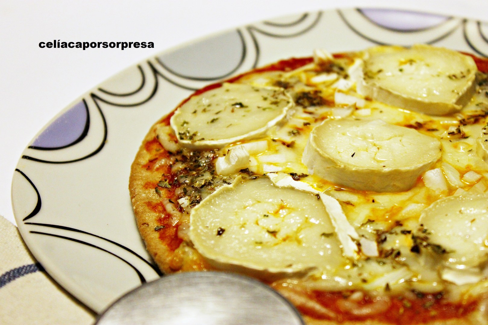 pizza-queso-rulo-de-cabra-de-lado