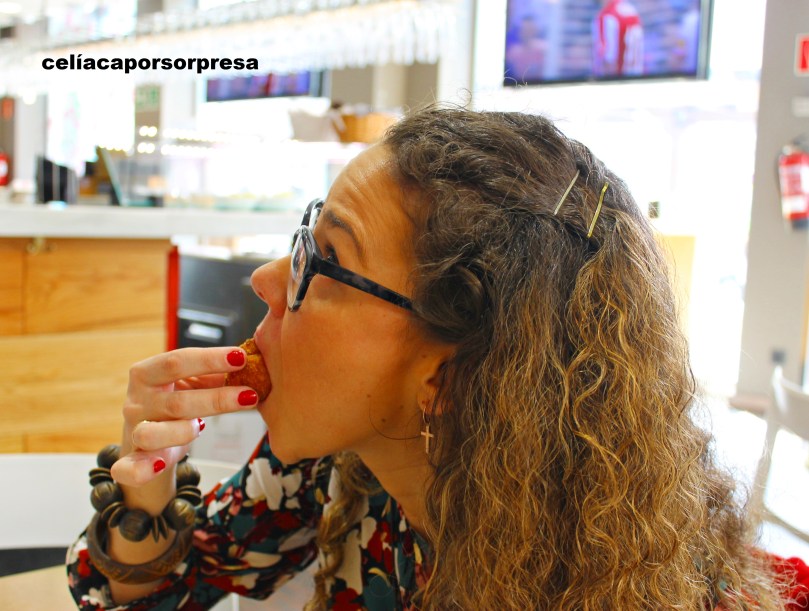 comiendo-croqueta-0%gluten